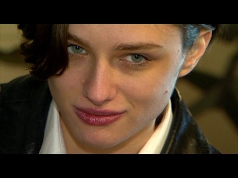 ვინ არიან ახლად გამომცხვარი ვარსკვლავები სტეფანეს კლიპიდან და ვის მიუძღვნა სიმღერა მომღერალმა?