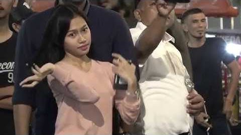 SI CANTIK MENIKMATI PERFORMANCE INI |  KARENA SU SAYANG | ANGKLUNG RAJAWALI MALIOBORO YOGYAKARTA