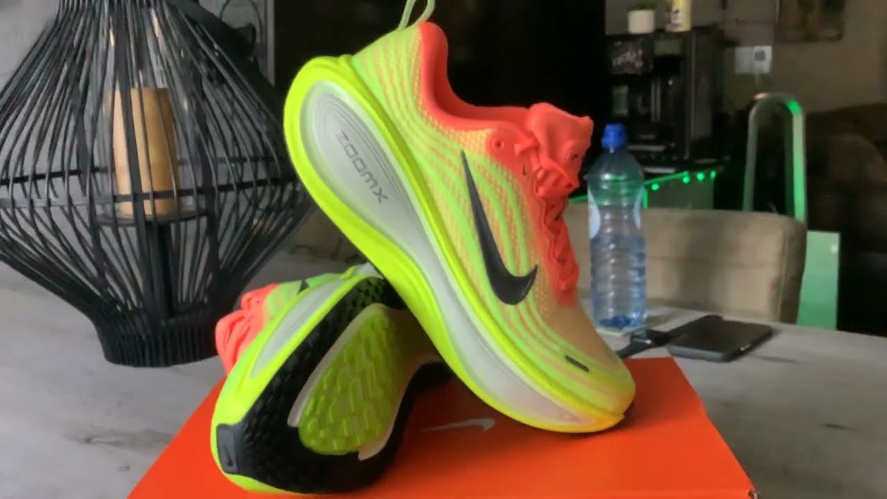 Nike VOMERO PLUS "BRIGHT MANGO/VOLT" (Volt/MTLC Dark Grey/Bright Mango)(Collection)(Part 634)