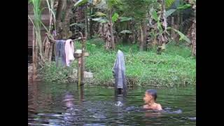 Mandi Di Sungai Pontianak