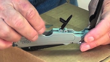 Easy-Cut blade change & spare blade holder