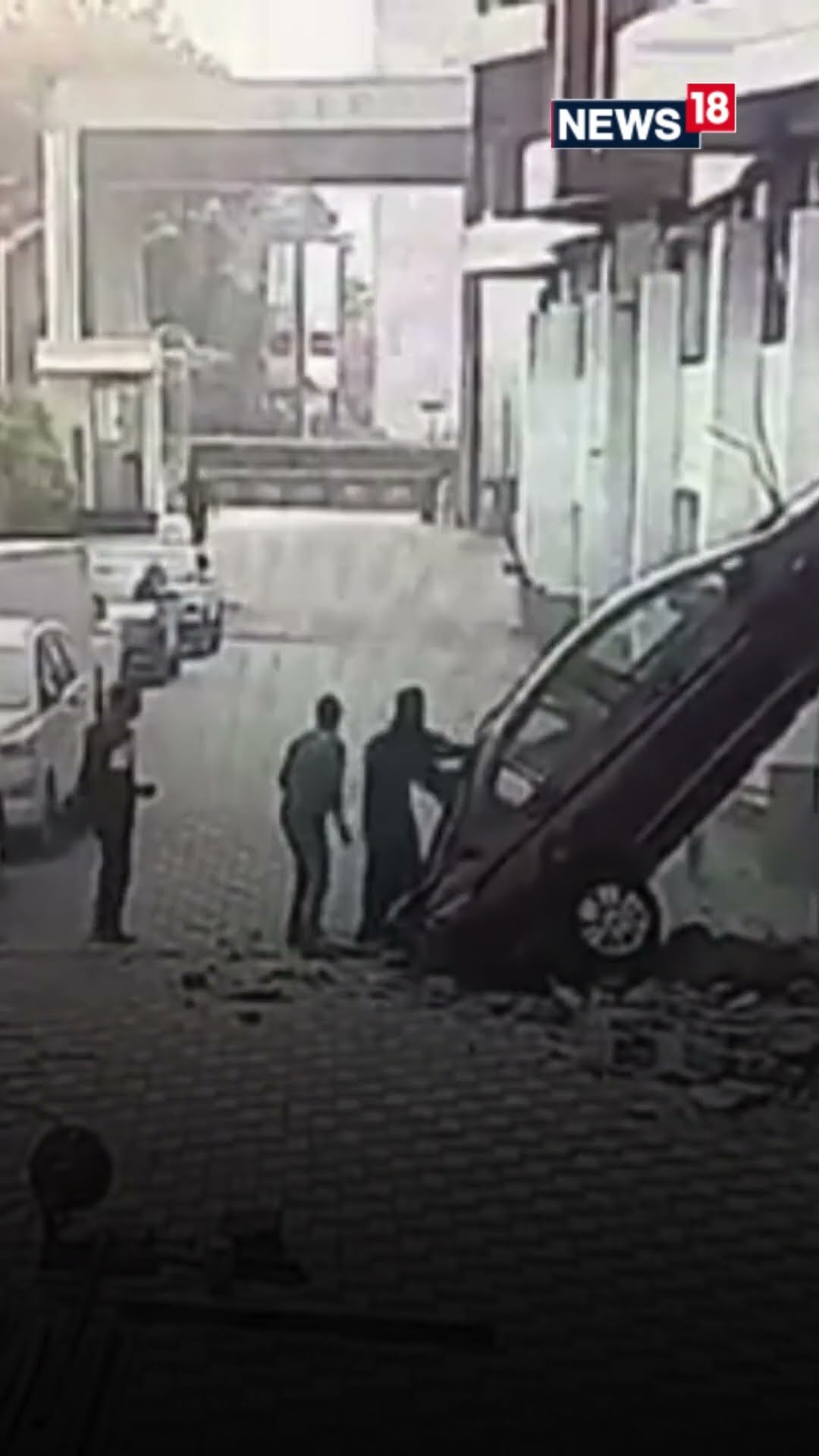 In A Shocking Incident, A Car Plunged From The First-floor Parking Of An Apartment | N18S