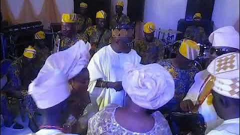WUNMI OLABIMTAN DANCING ON HER FATHER'S BURIAL WHILE ADEWALE AYUBA SINGS FOR HER