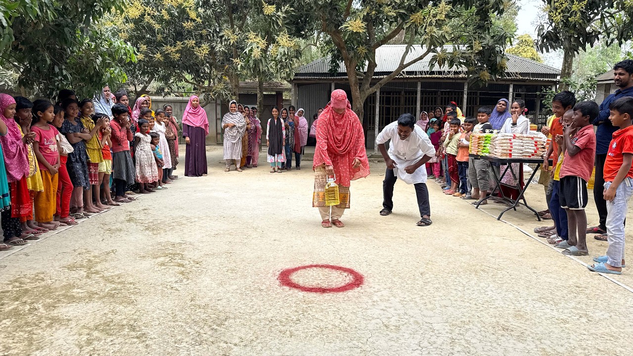Watch Sisters Mind-Blowing Performance as They Try to Place the Oil Bottle on Target Without Seeing!