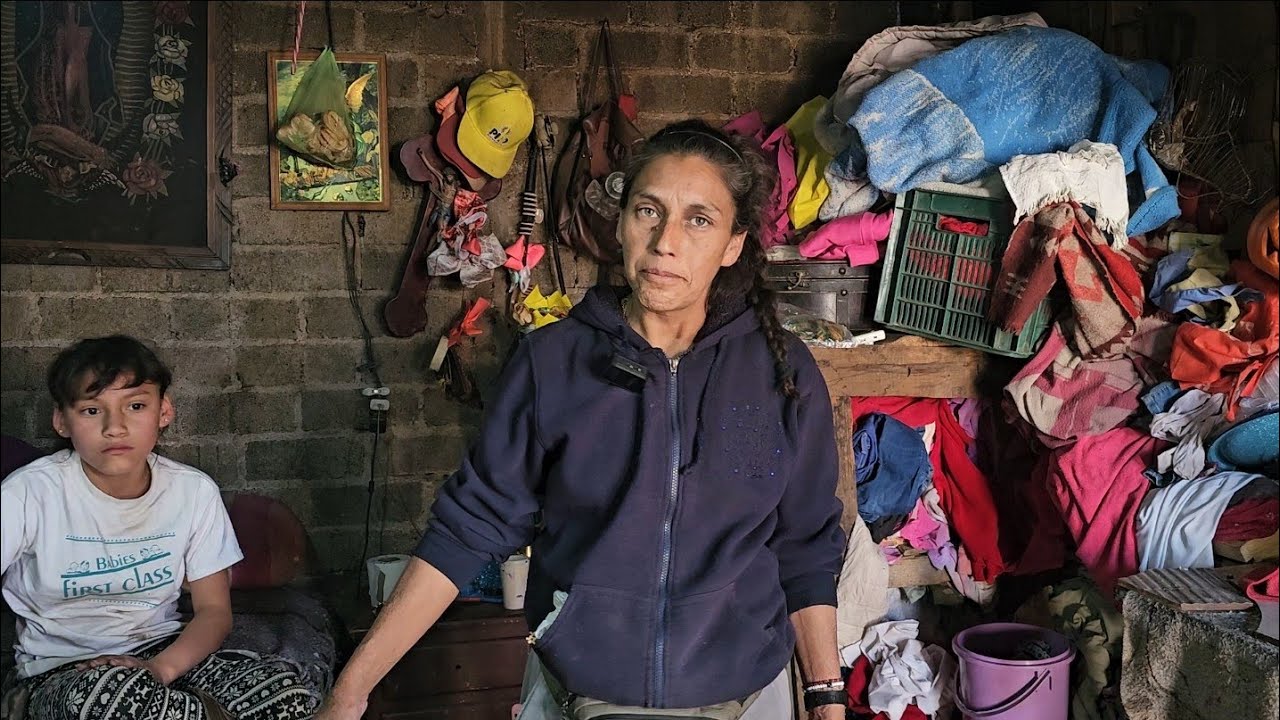 NO HE PODIDO COMPRARLE CALZADO A MI HIJA, PUES MI TRABAJO NO ME DA PARA MAS !!! 