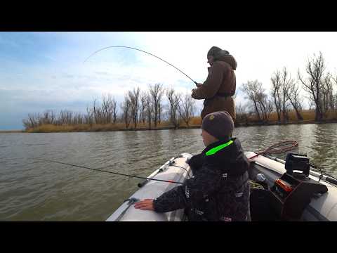 В ДИКИХ ДИКИХ ДЕБРЯХ... ОНО КЛЮЕТ ВЕСНОЙ!! РЫБАЛКА НА СПИННИНГ НА СУДАКА 2026