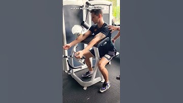 Curl de bíceps en máquina #shorts #deportikashorts #fitness #workout