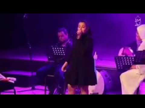 اشرقت احمد تغني اما براوه في حفلة ساقية الصاوى