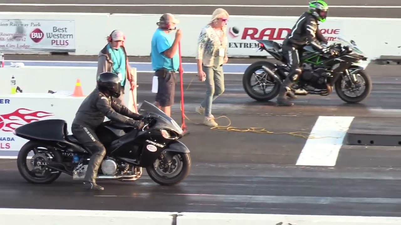 Suzuki Hayabusa vs Kawasaki H2 Ninja