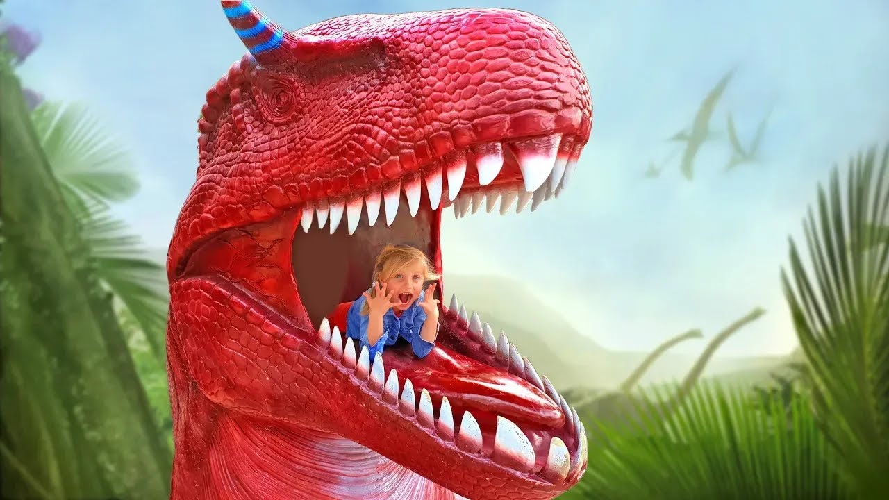 Little girl found Dinosaur egg in amusement Park / New series