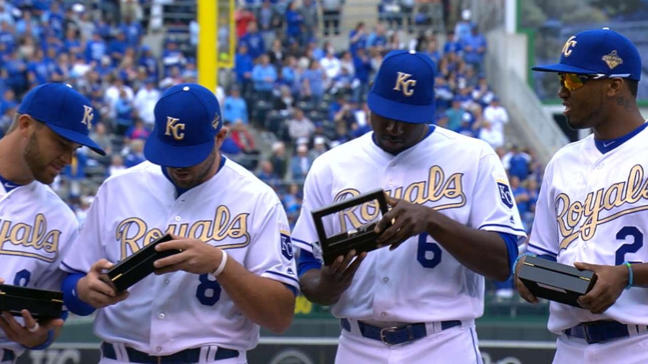 NYM@KC: Royals honored with 2015 World Series rings 