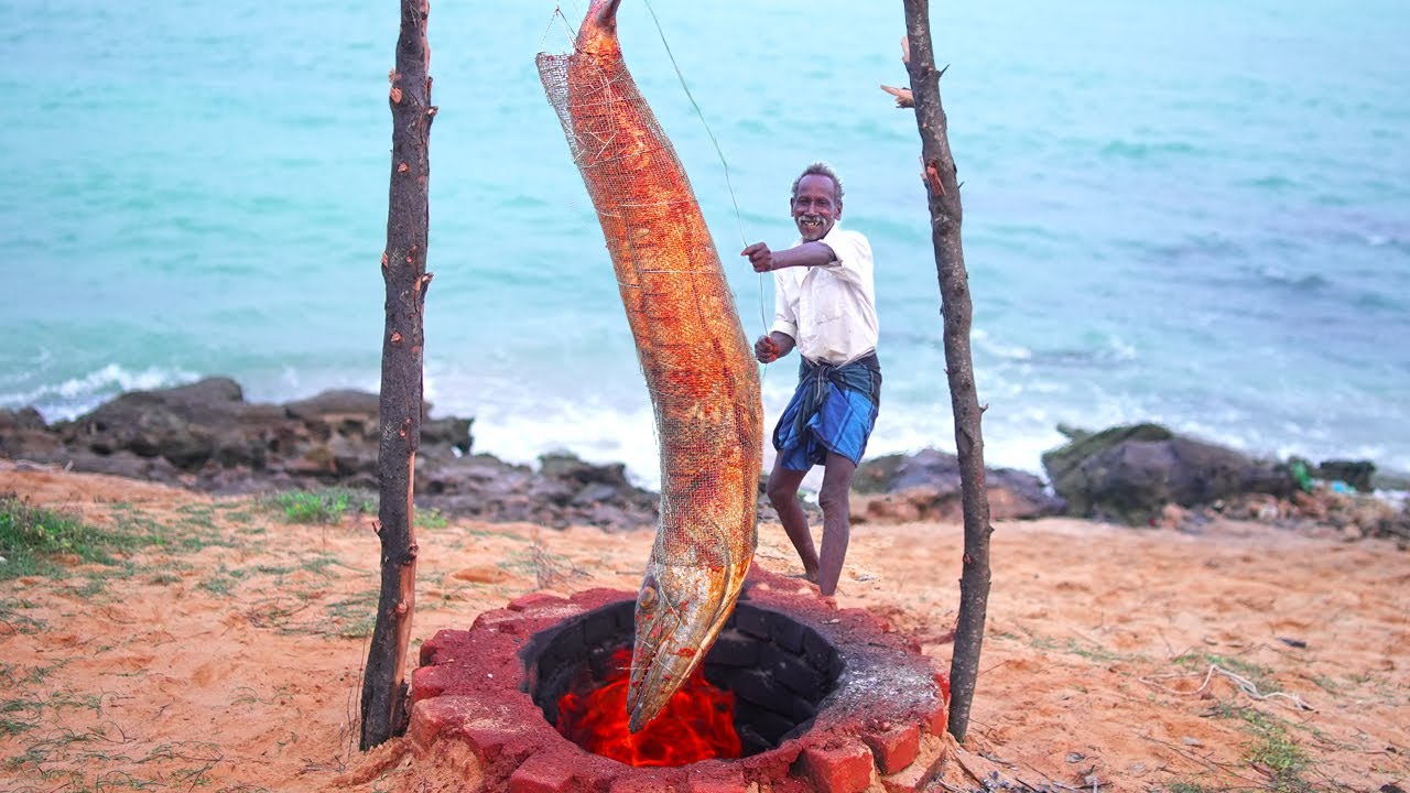 MONSTER BARRACUDA FISH TANDOOR | தீக்குழியில் சுட்ட ஊளி மீன் | Delicious Big Fish Recipe in Village