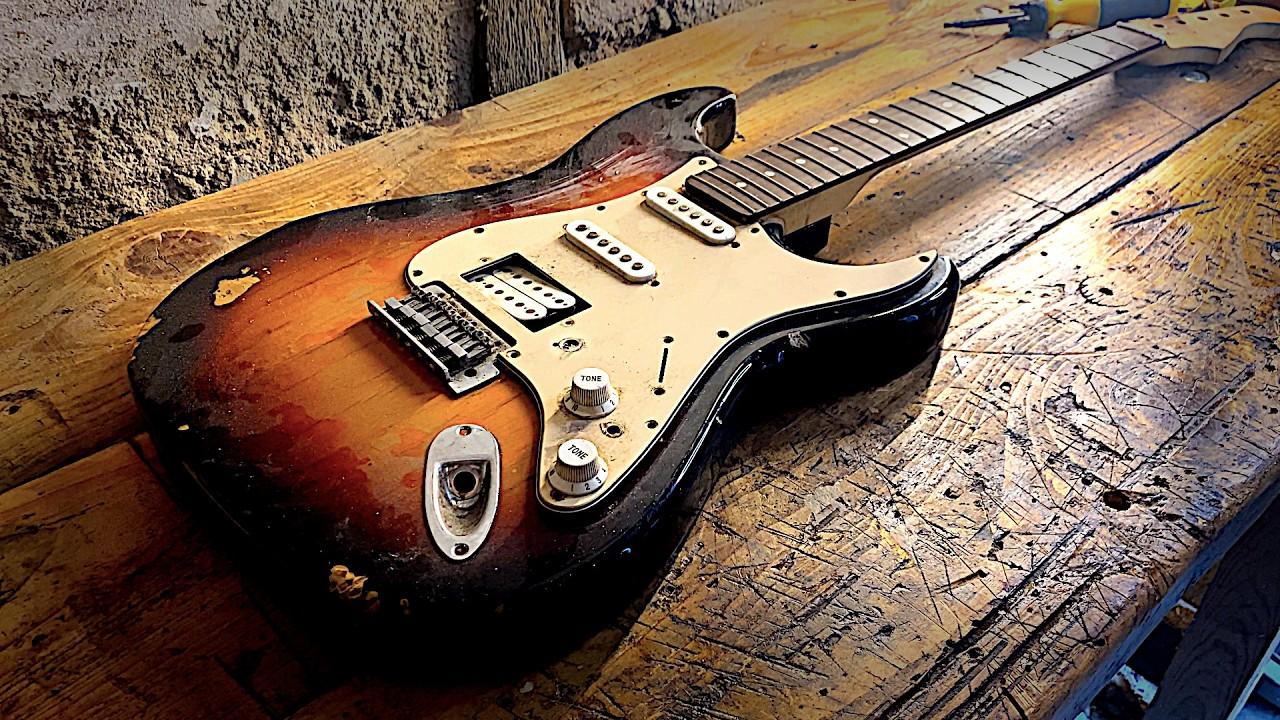 SAMICK Stratocaster electric blue - YouTube