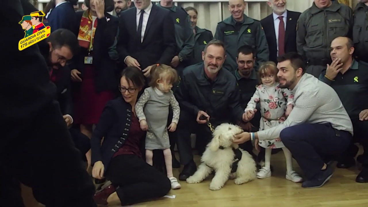 Acto de presentación del calendario solidario 2020 Guardia Civil - DEBRA Piel de Mariposa