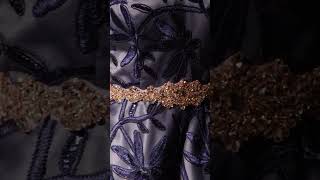 ネイビーカラーのスパンコール花柄刺繍をシルバーサテンに重ね合わせた