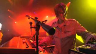 Röyksopp - Don&#39;t Give Up (Live @ Glastonbury 2003) pt. 3 of 5