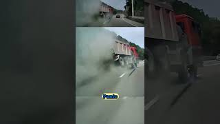 Tire Blowout But Trucker Handles Like a Pro #TruckDriverTips #BigRigLife #HighwayDanger