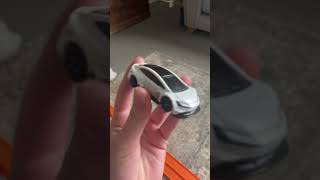Toyota Prius vs Bugatti bolide