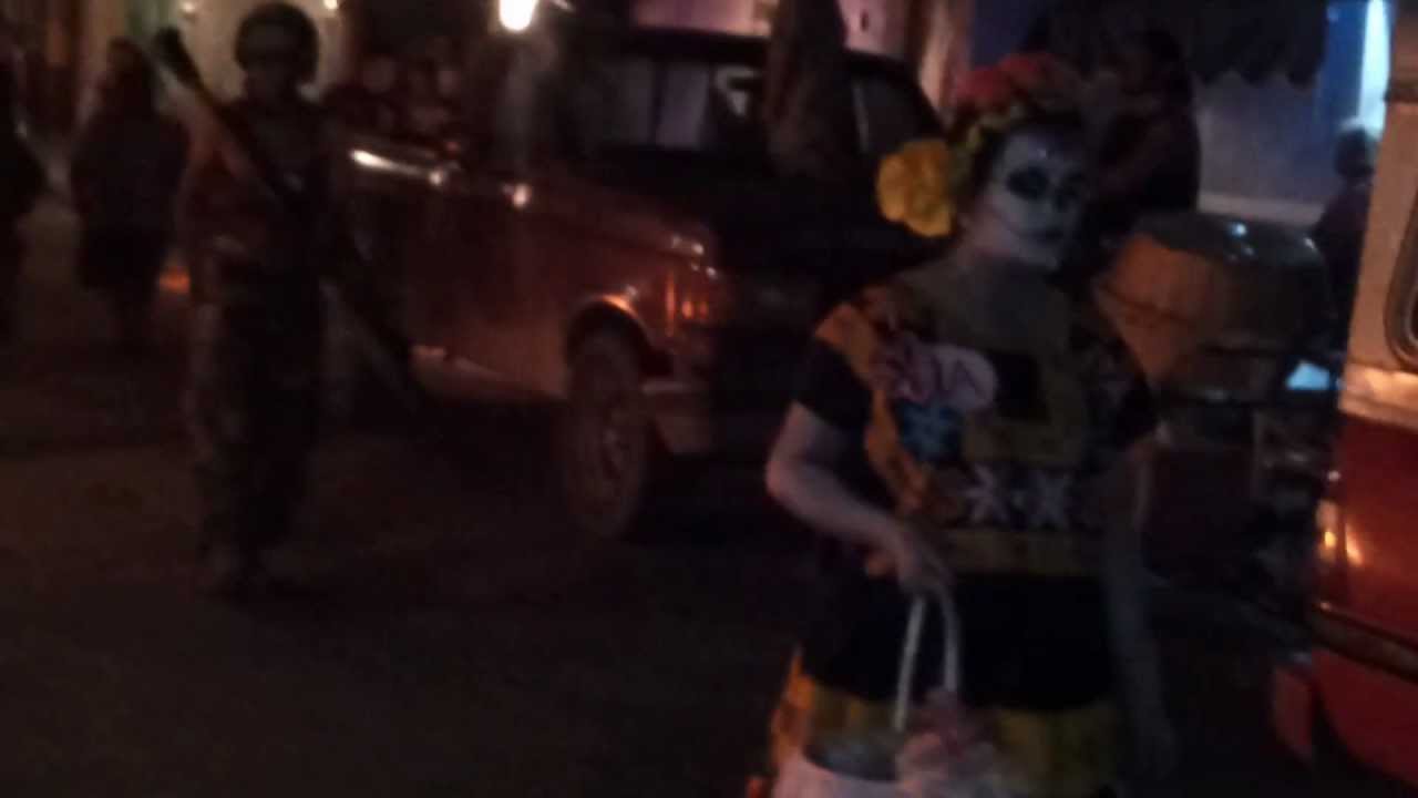 Desfile de luminarias celaya 2012 parte 5.mp4 YouTube