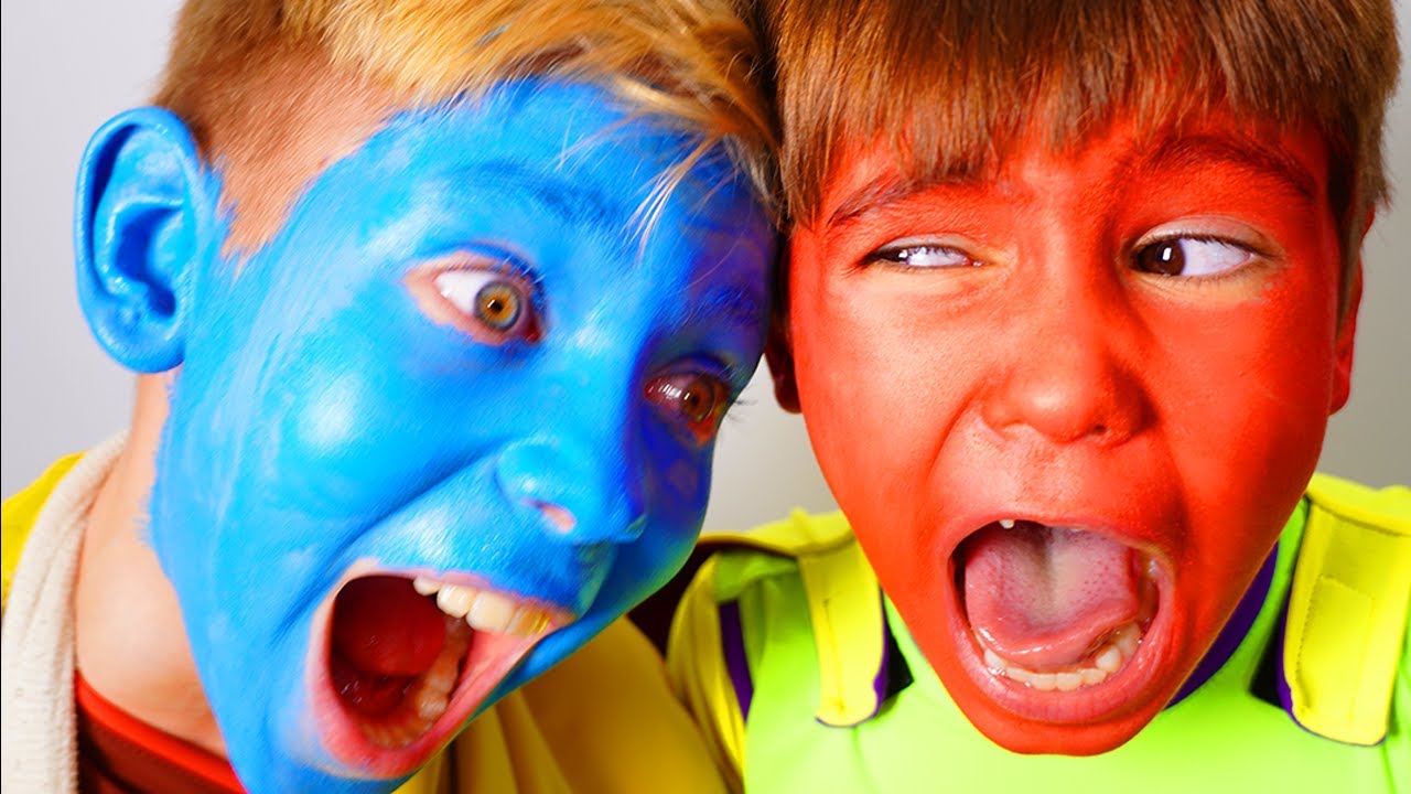 Супергерои собирают конфеты на Хэлоуин