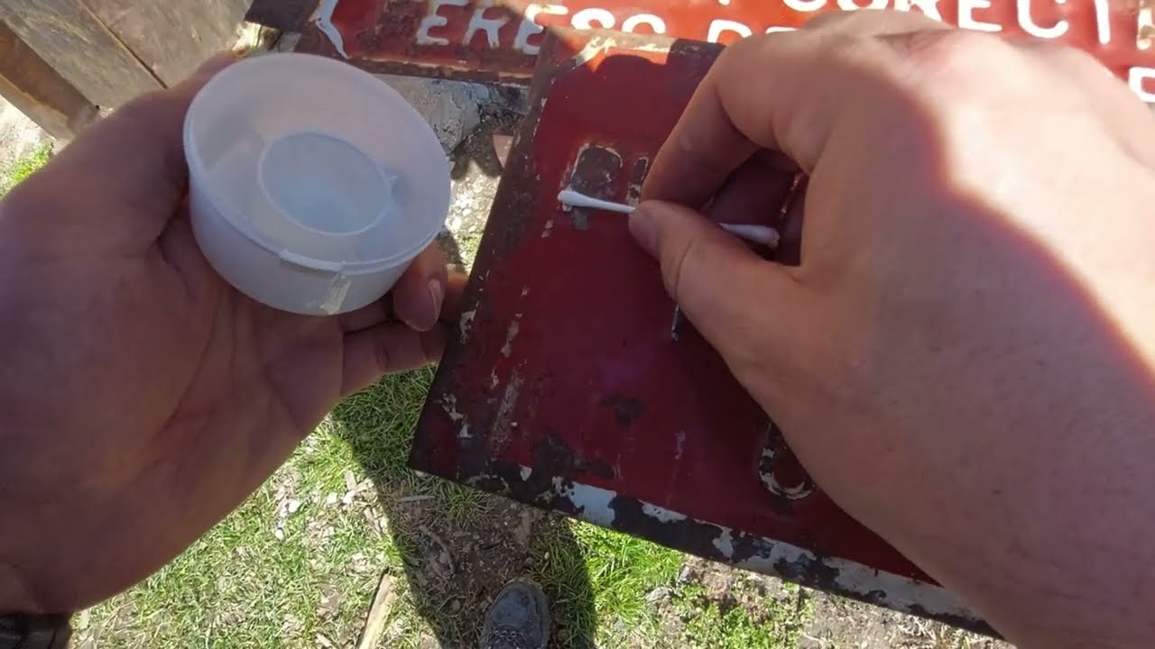 Curatire si conservare semne vechi de protectia muncii