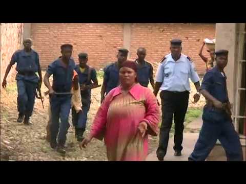 #Bururndi2015 Scene police manifestants Bujumbura devant les bureaux de la RPA