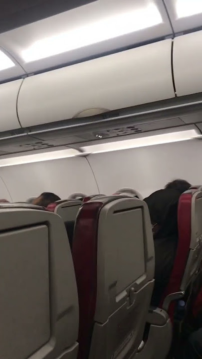 Suasana di dalam pesawat saat mengudara