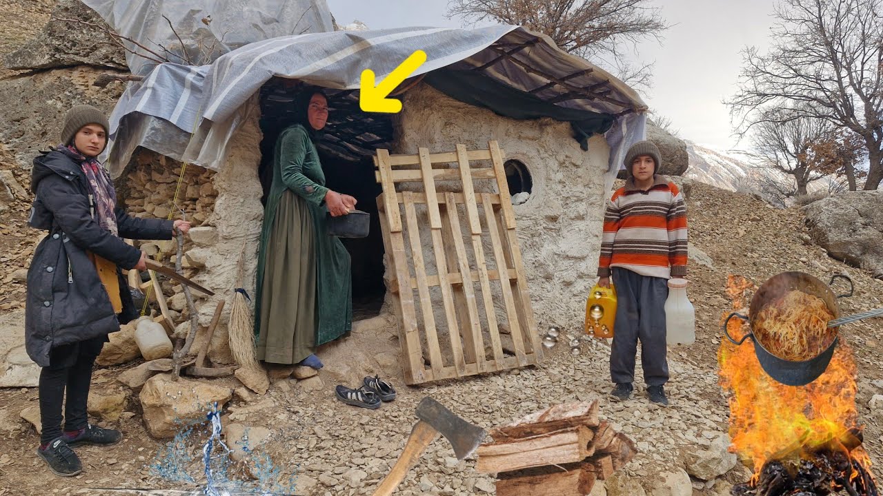 The hard life of homelessness in a hut | Trying to survive in the mountains🏔🔥