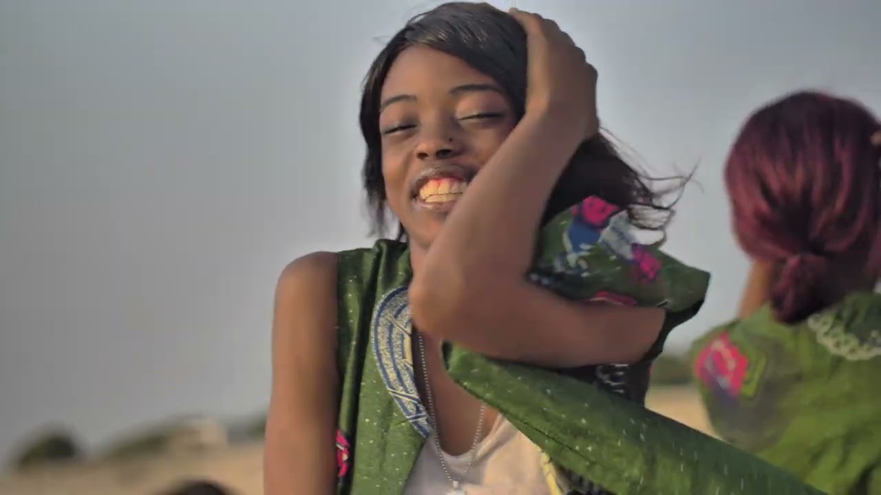 Patience Ngoyi Venez louer Jésus Christ avec moi ( clip officiel)