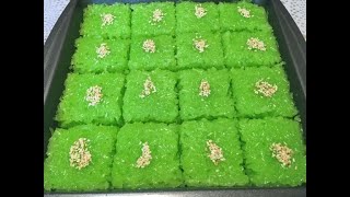 Home make sweet green sticky rice with coconut milk/Qhia ua mov ntsuab qab zib maj phaub noj