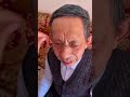 الجد كان مصدوم من حجم الاحذية اللي في بيتهم 