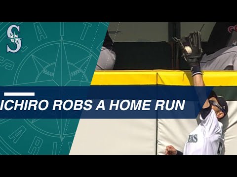 Ichiro turns back time to rob a home run in Seattle