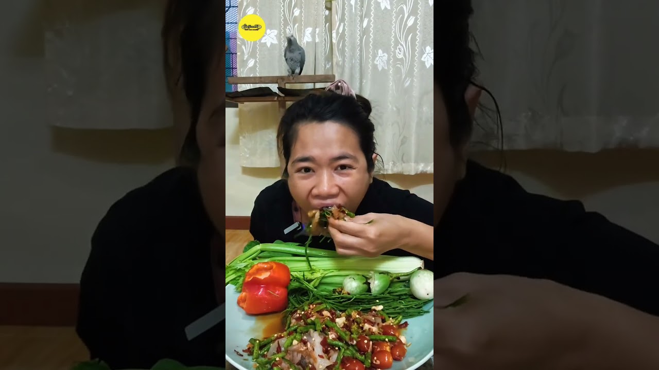 ချဉ်ချဉ်စပ်စပ်လေး ငရုတ်သိးများများနဲ့စားပြတဲ့ မအို့လ်မ