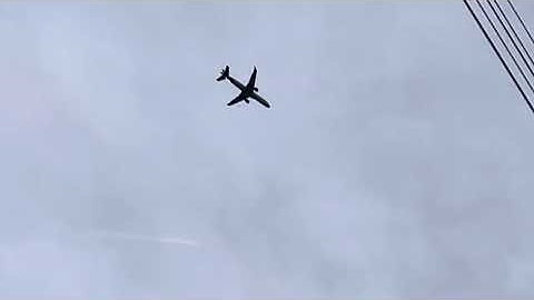 American Eagle Embraer E175LR fly overhead to land (BOS-IND) RPA4725 N402YX