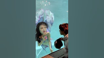 Nằng tiên cá tới tặng hoa thì phát hiện đầu hói