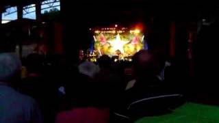 Ringo Starr sings Yellow Submarine LIVE!!!!!!!