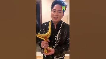 Ca sĩ Tùng Dương nhận kỷ niệm chương tại lễ trao giải Cống hiến 2025 #shorts