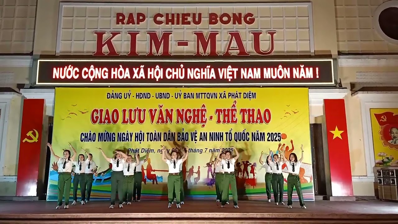 Việt Nam ơi_Tổ Quốc gọi tên mình. CLB dân vũ Phát Diệm tây, Kim Sơn, Ninh Bình.