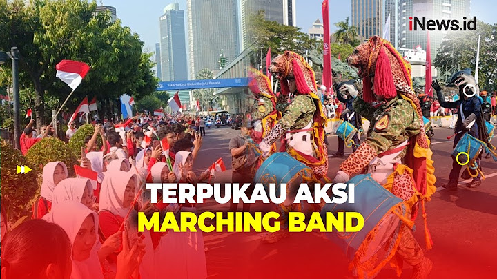 Warga Heboh Sambut Aksi Marching Band Rombongan Kirab Bendera Pusaka