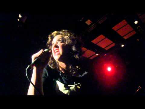 COMO PEZ FRENTE AL ANZUELO - Rata de dos patas - Dolores Ocampo - martinwullich.com