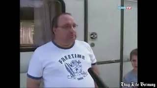 Thug Life Germany - Deutscher greift Ösie-Reporter im Stau an by T.O.M Studios 367 views 5 years ago 1 minute, 8 seconds