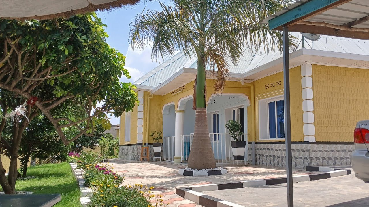 Inzu iri mu kibanza 2000sqm tel:+250788694365