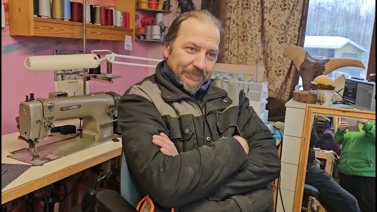 Laukku näytepaloista. Recycling work; bag