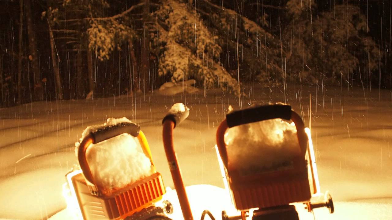 Sleet and snow mixing - YouTube