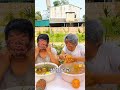 아빠는 오렌지만 먹겠다고 파인애플은 거절하셨어요!