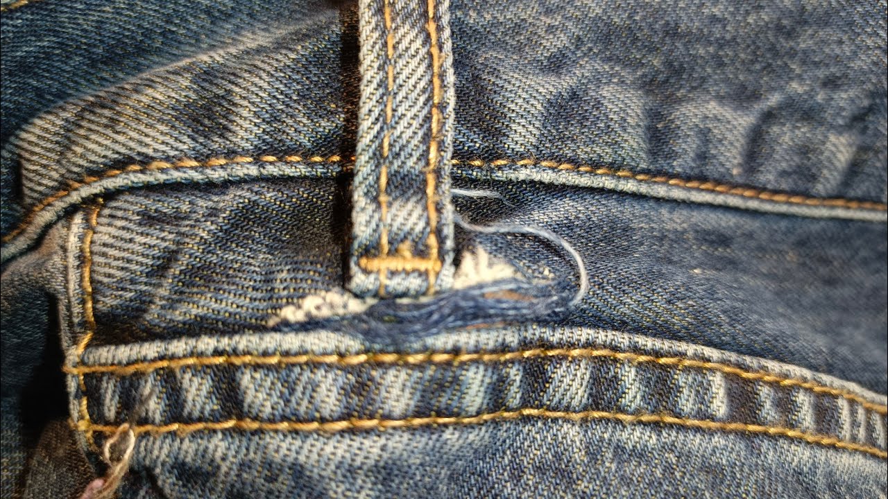 Лопнула ткань , под шлевкой на джинсах.