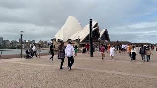 Sydney Opera House Autumn walk