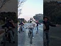 バイク乗りを突き飛ばしたトラック運転手、まさかの結末に…