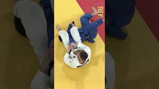 Juji Roll On Point From Trippel Against Former Olympic Champion Baker