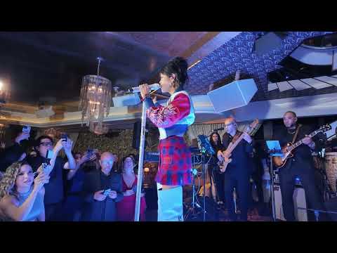 NATTI NATASHA - ESCASEZ DE BESOS - LIVE